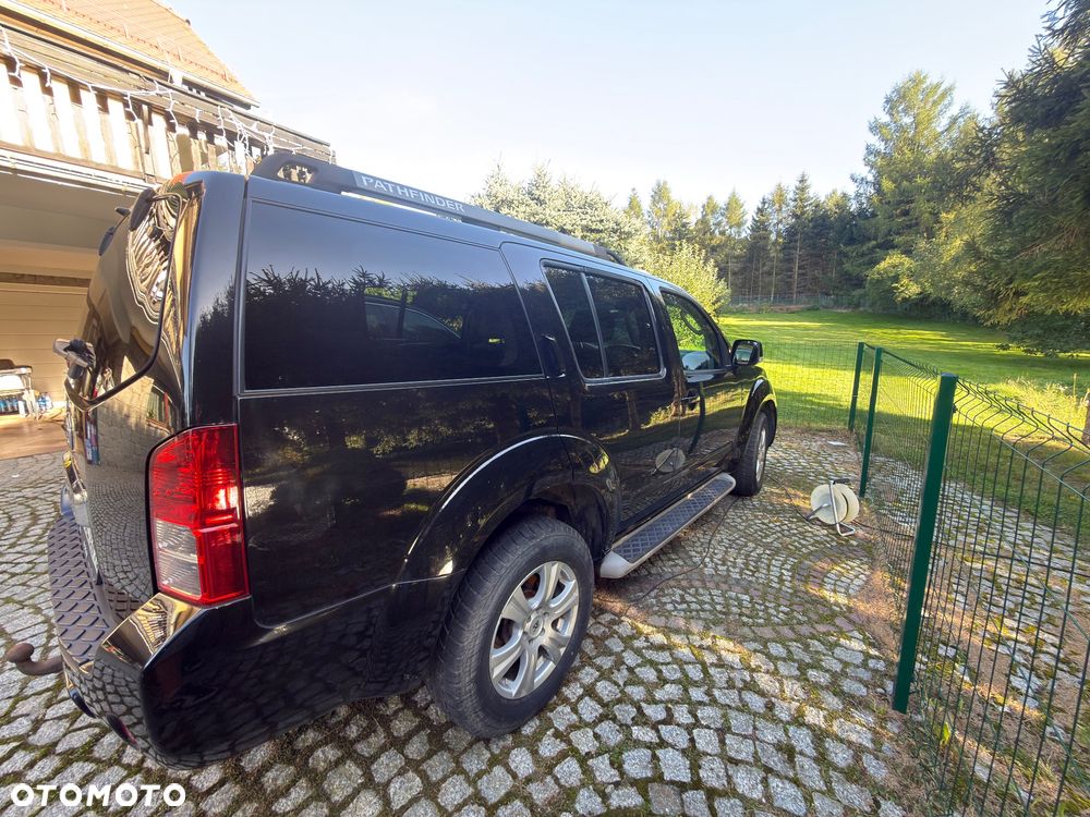 Nissan Pathfinder 2.5 D LE EU5 - 5