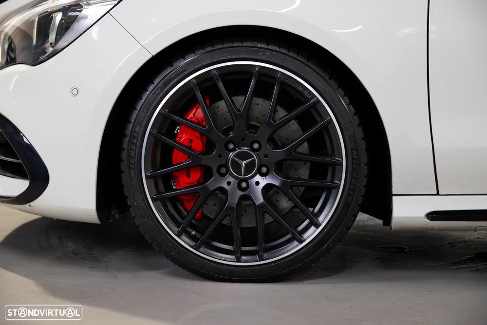 Mercedes-Benz CLA 45 AMG 4Matic Speedshift DCT 7G Night Edition - 27
