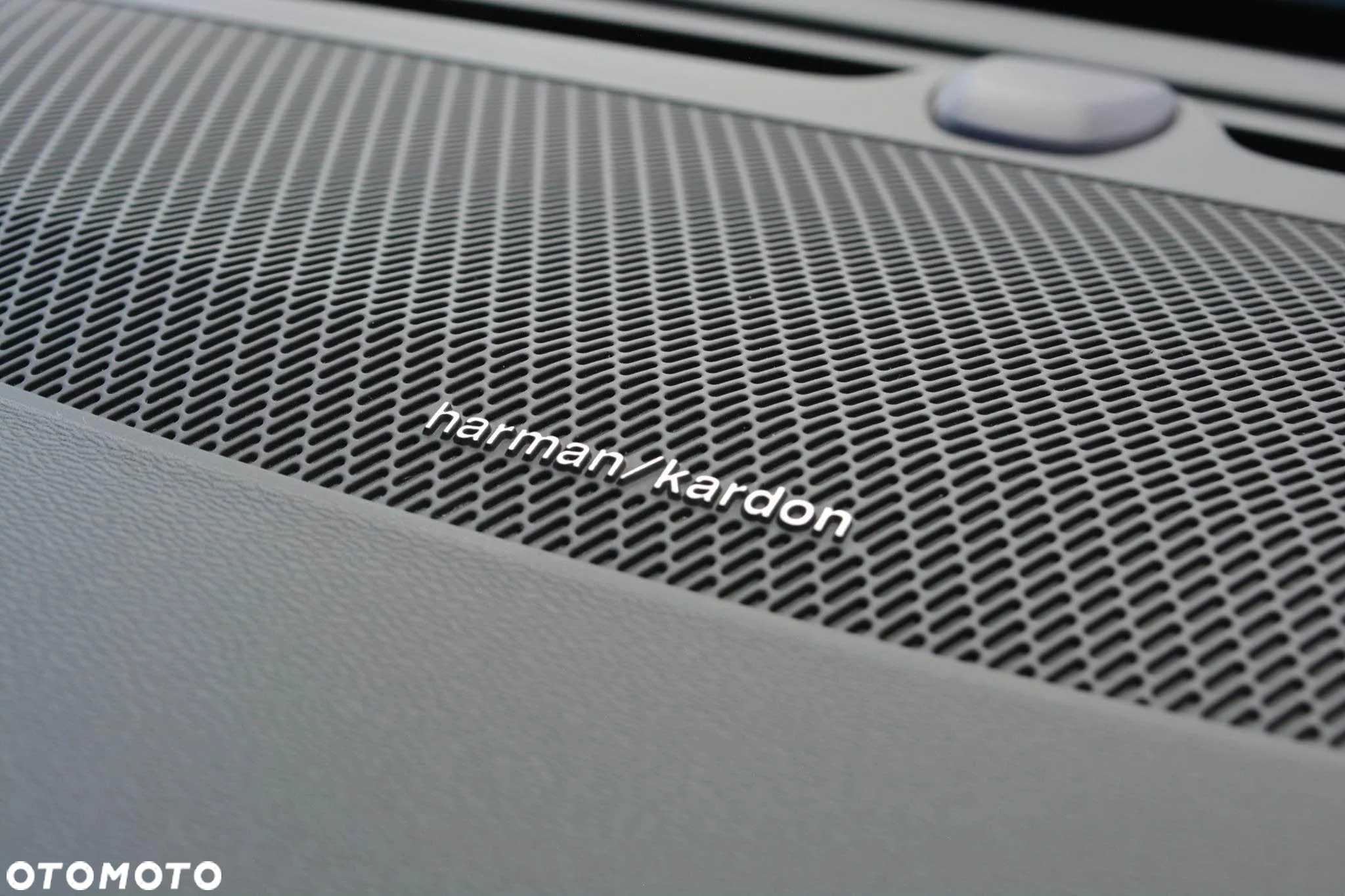 Volvo V60 T8 AWD Plug-In Hybrid R-Design - 26