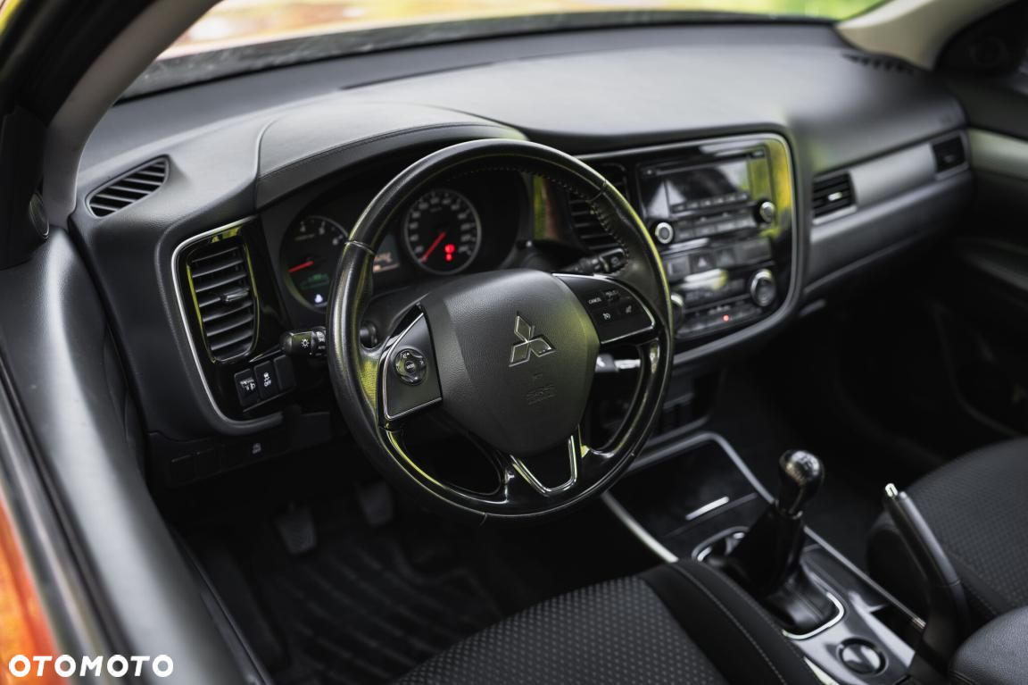 Mitsubishi Outlander - 14