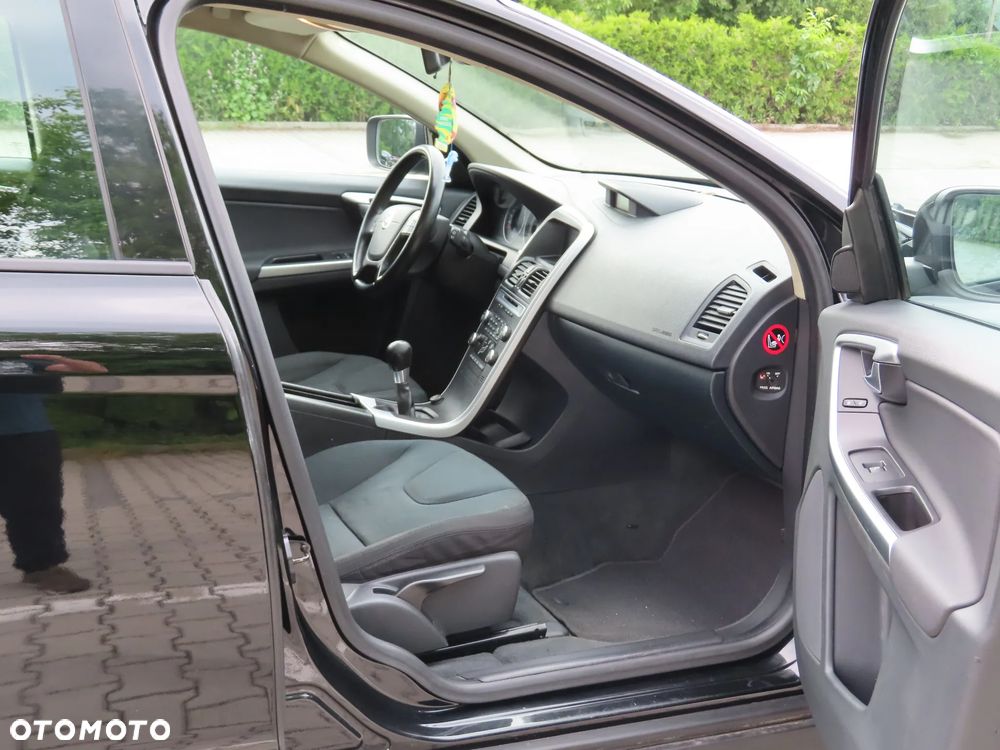 Volvo XC 60 2.4D Momentum - 11