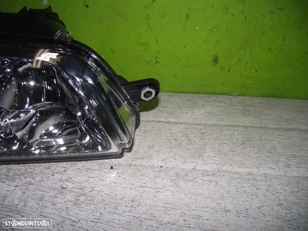 Farol Direito Fiat Strada / Fiat Palio - 2001 / 2005 - NOVO - F1230 - 2