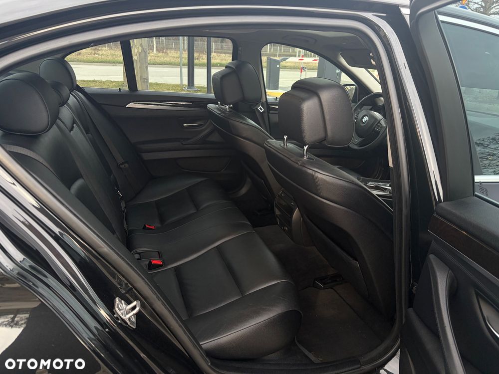 BMW Seria 5 528i xDrive - 7