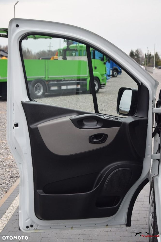 Renault Trafic - 16