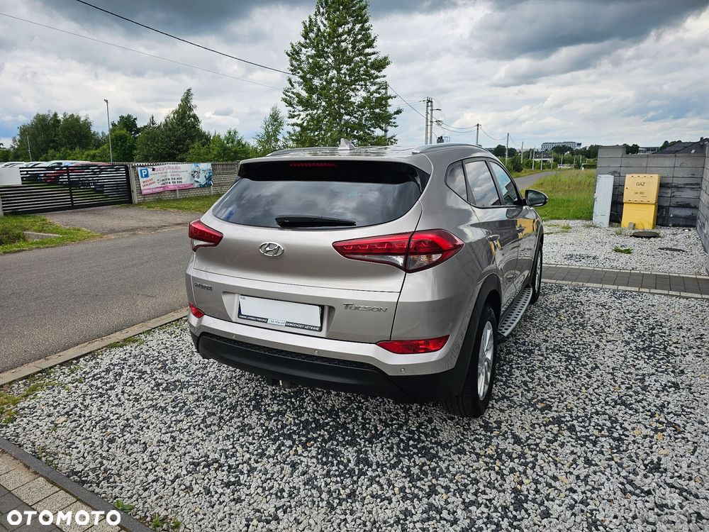 Hyundai Tucson 1.7 CRDI BlueDrive Style 2WD - 5