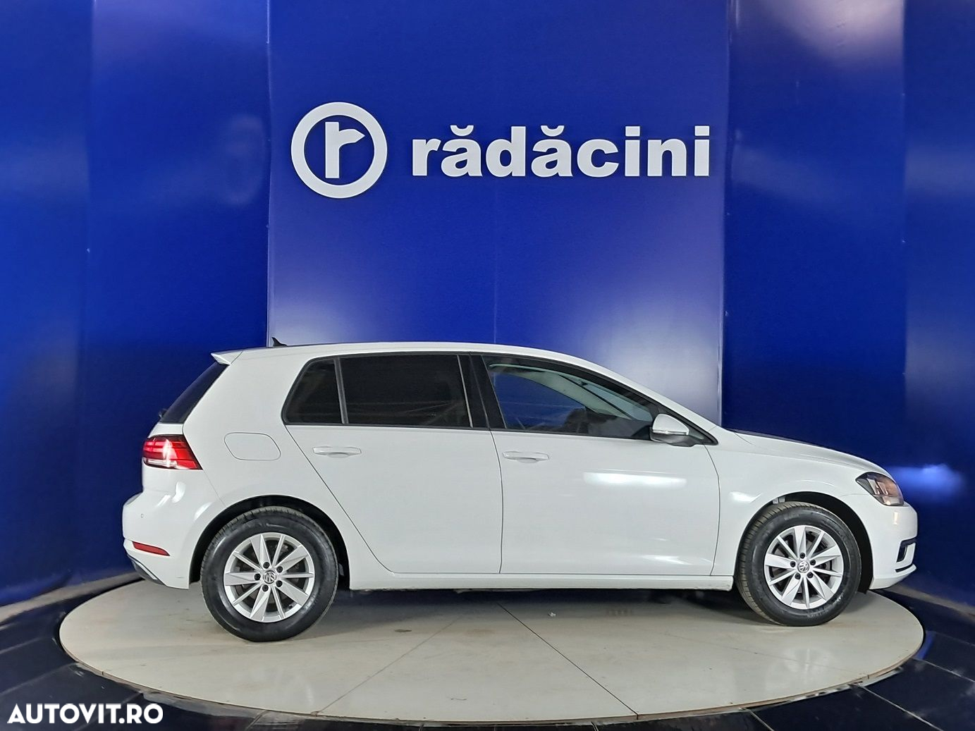 Volkswagen Golf - 6