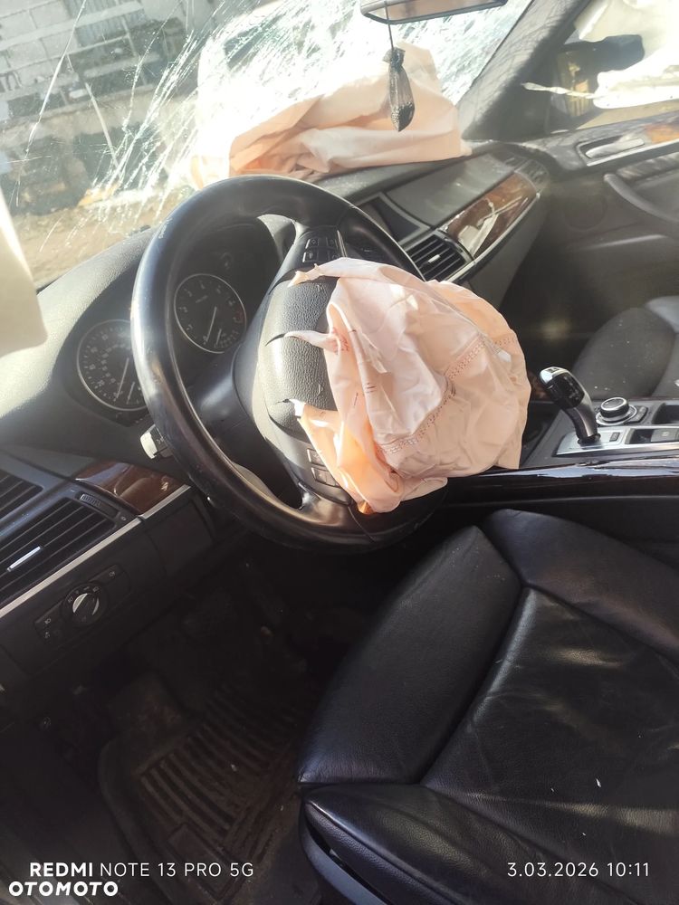 BMW X5 4.8i xDrive - 8