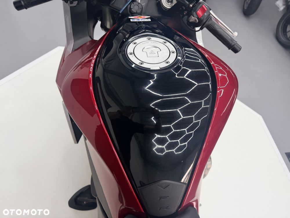 Honda VFR - 19