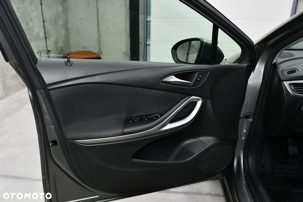 Opel Astra 1.2 Turbo Edition - 10
