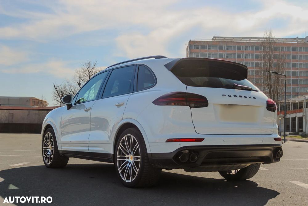 Porsche Cayenne 3.0 L - 4