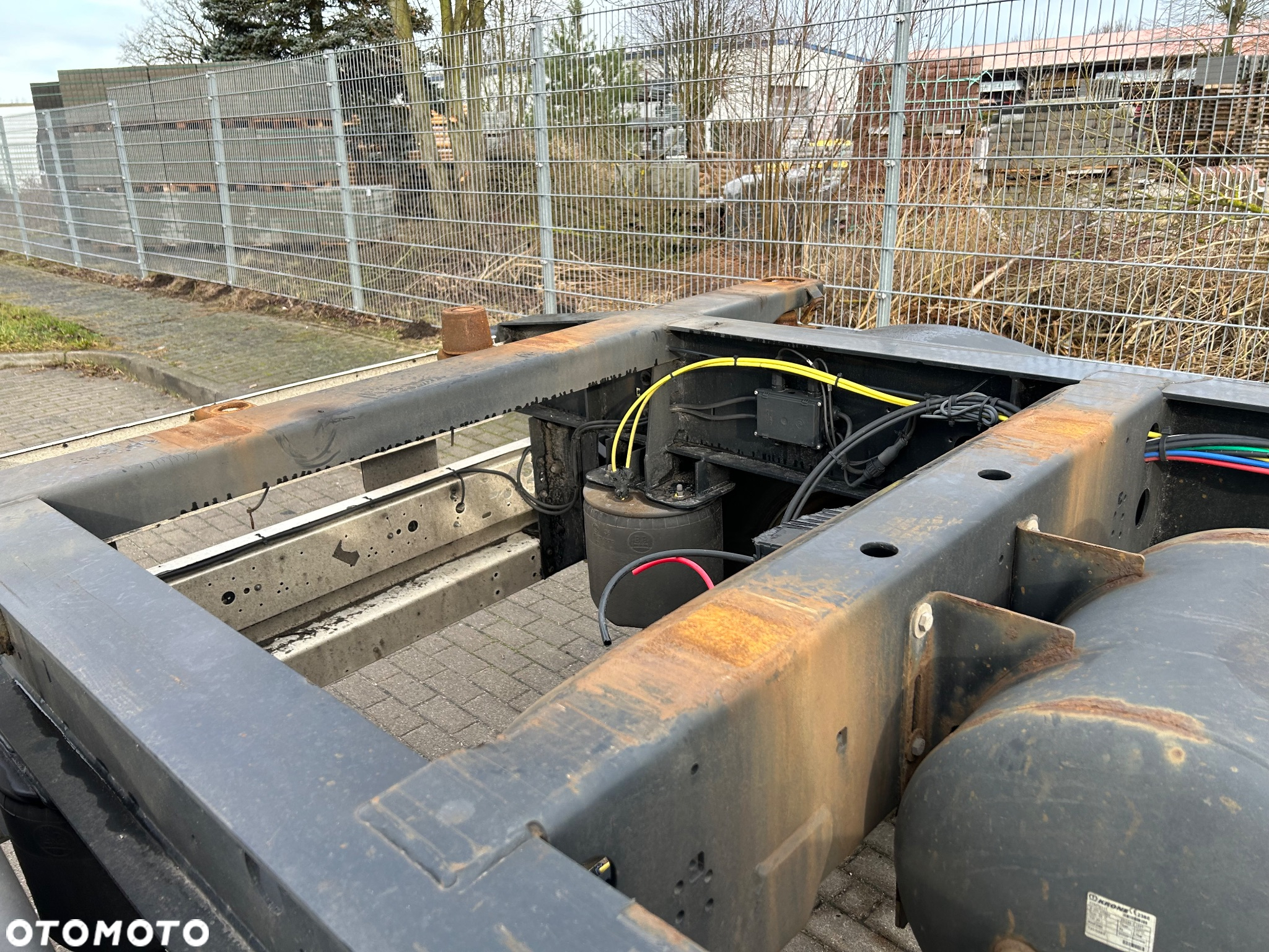 Krone BDF z Niemiec ładne opony stan BDB pod kontener podkontenerowa dyszel - 17