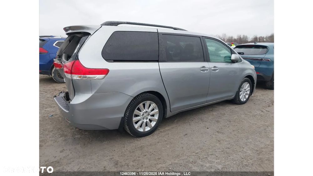 Toyota Sienna 3.5 XLE AWD - 12