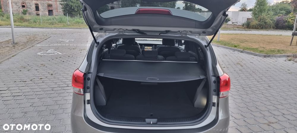 Kia Carens 1.6 GDI ISG Spirit - 32