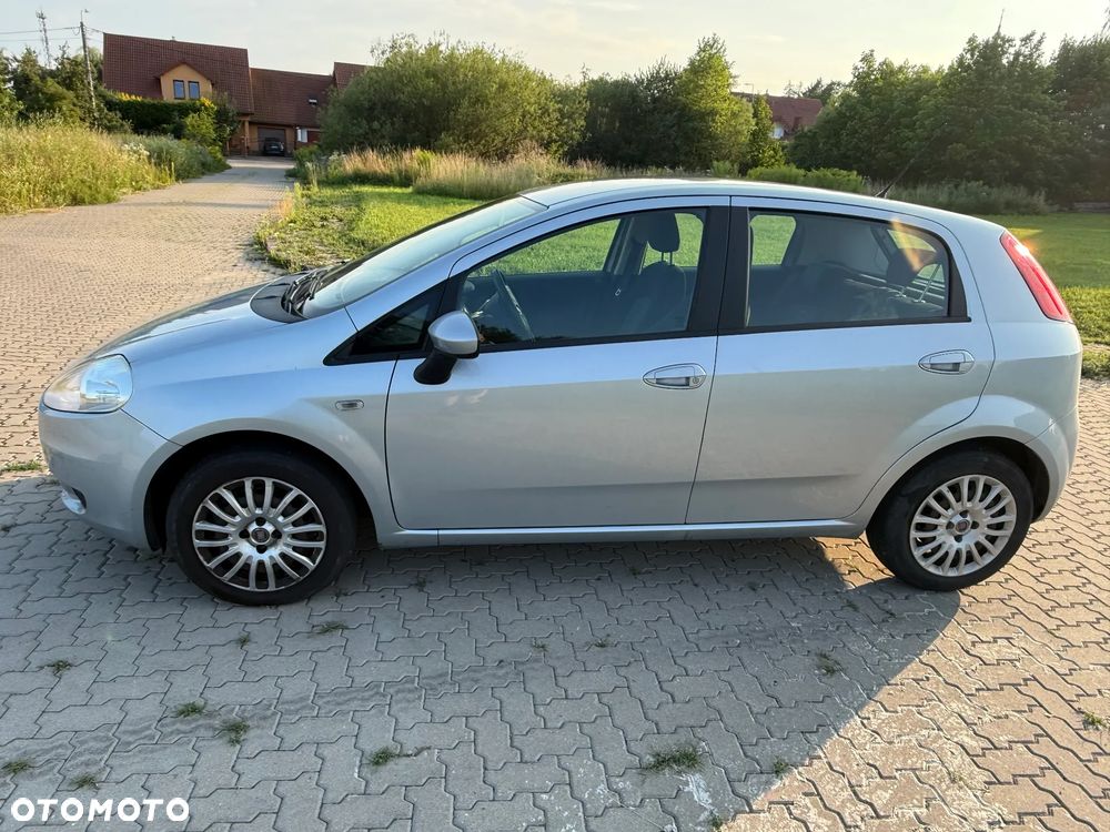 Fiat Grande Punto Actual 1.4 8V Estiva Blue&Me Euro5 - 1