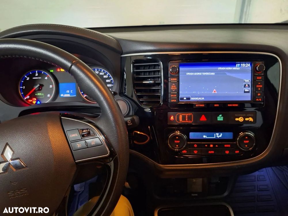 Mitsubishi Outlander 2.2 Litre DI-D AWD Invite+ - 4