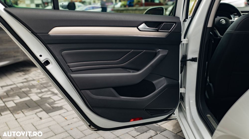 Volkswagen Passat Variant 2.0 TSI OPF DSG Elegance - 35