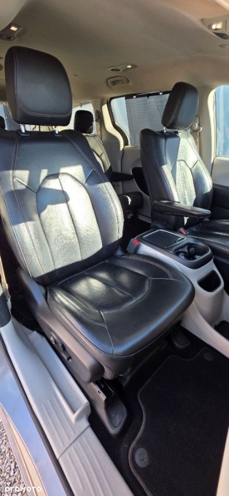 Chrysler Pacifica - 32