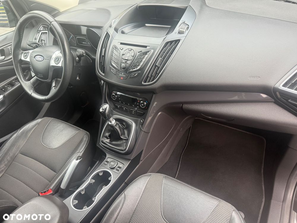 Ford Kuga 1.5 EcoBoost 2x4 Titanium - 11