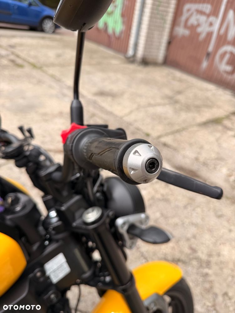 Yamaha XSR - 12