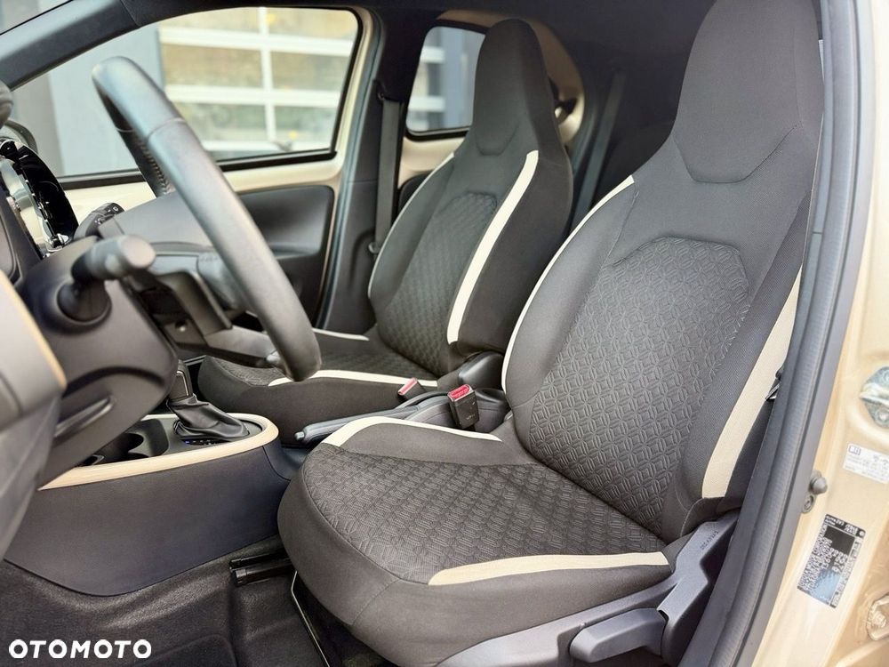 Toyota Aygo X 1.0 VVT-i Color Edition X-shift - 10