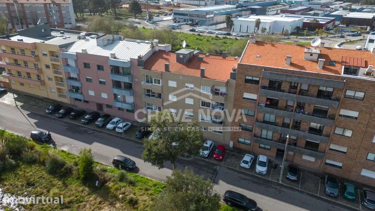 T2 com Terraço de 40m² e 2 Lugares de Garagem - Grande imagem: 2/24