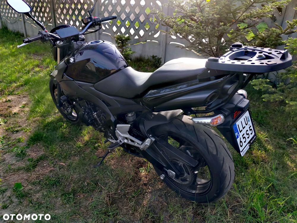 Suzuki GSR - 3