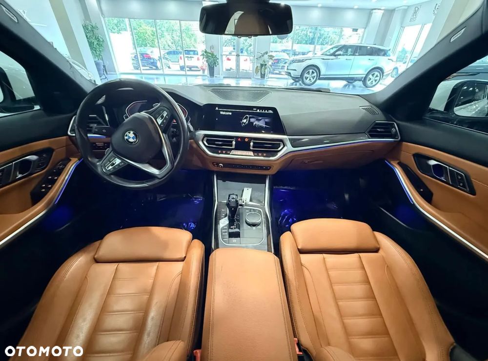BMW Seria 3 330i xDrive M Sport - 12