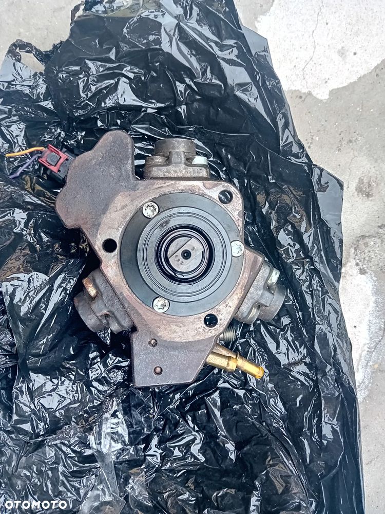 POMPA WTRYSKOWA OPEL CORSA D  BOSCH 1.3 CDTI - 1
