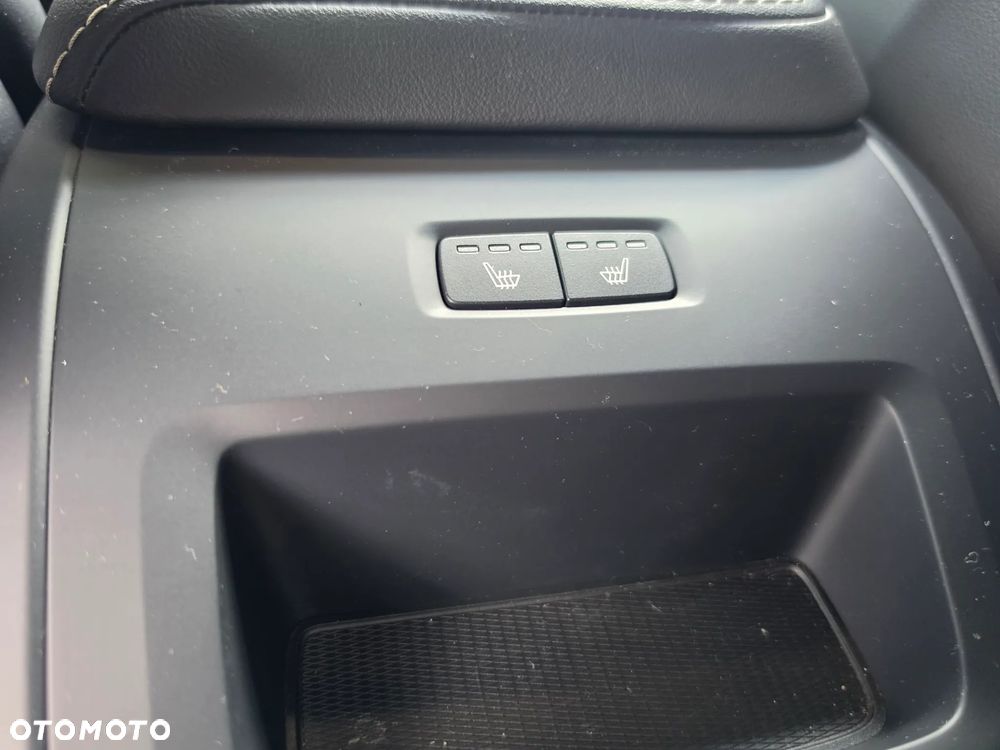 Volvo XC 60 B4 B Plus Dark - 9