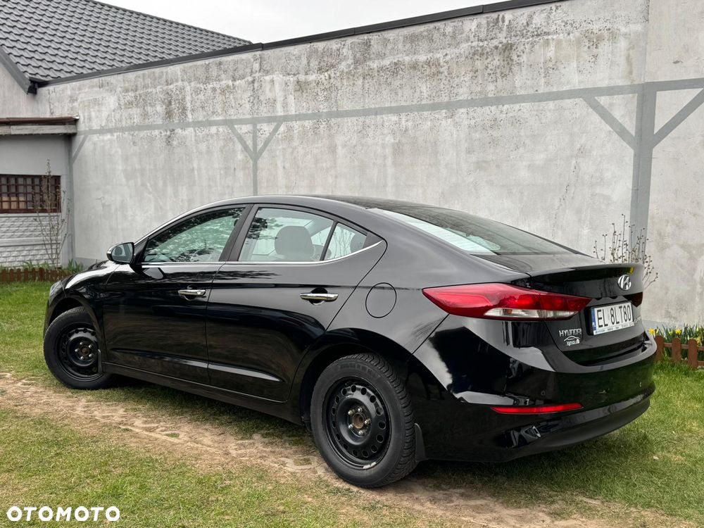 Hyundai Elantra 1.6 Comfort - 28
