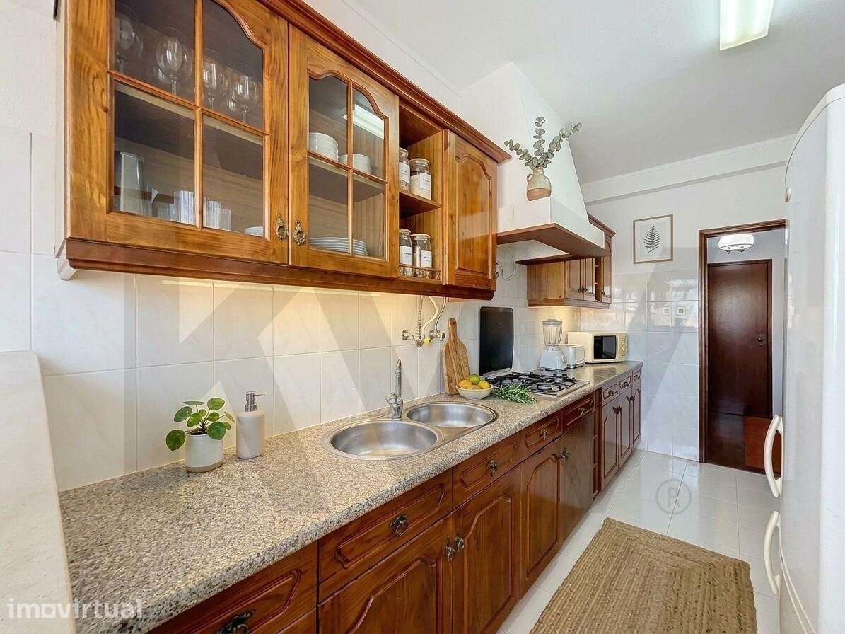 Apartamento T2 com Boa Luz Natural e Marquise | Peniche - Grande imagem: 2/15