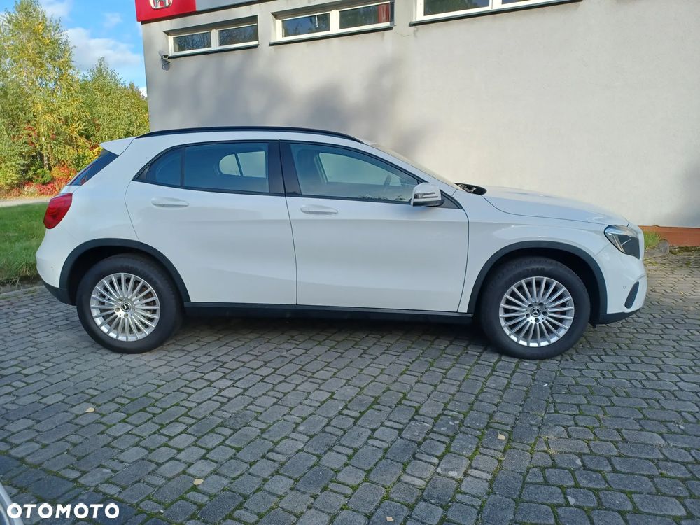 Mercedes-Benz GLA 200 7G-DCT - 4