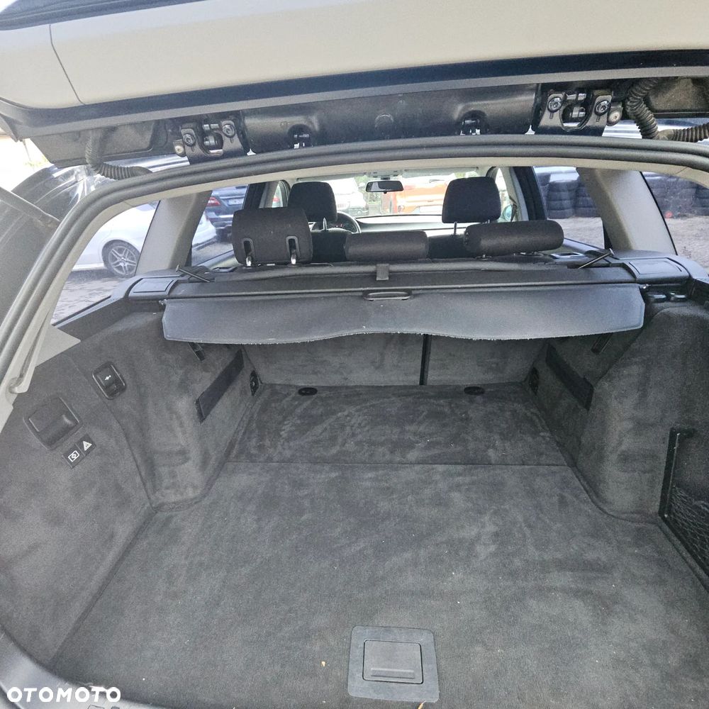 BMW Seria 3 318i Touring - 22
