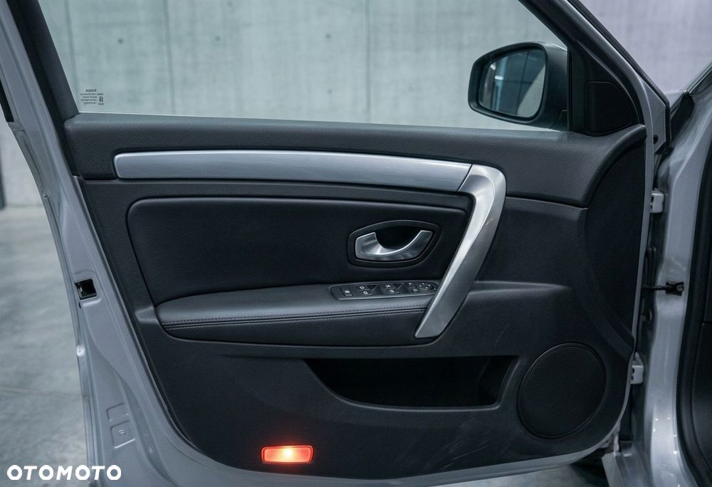 Renault Laguna dCi 110 FAP Bose Edition - 8