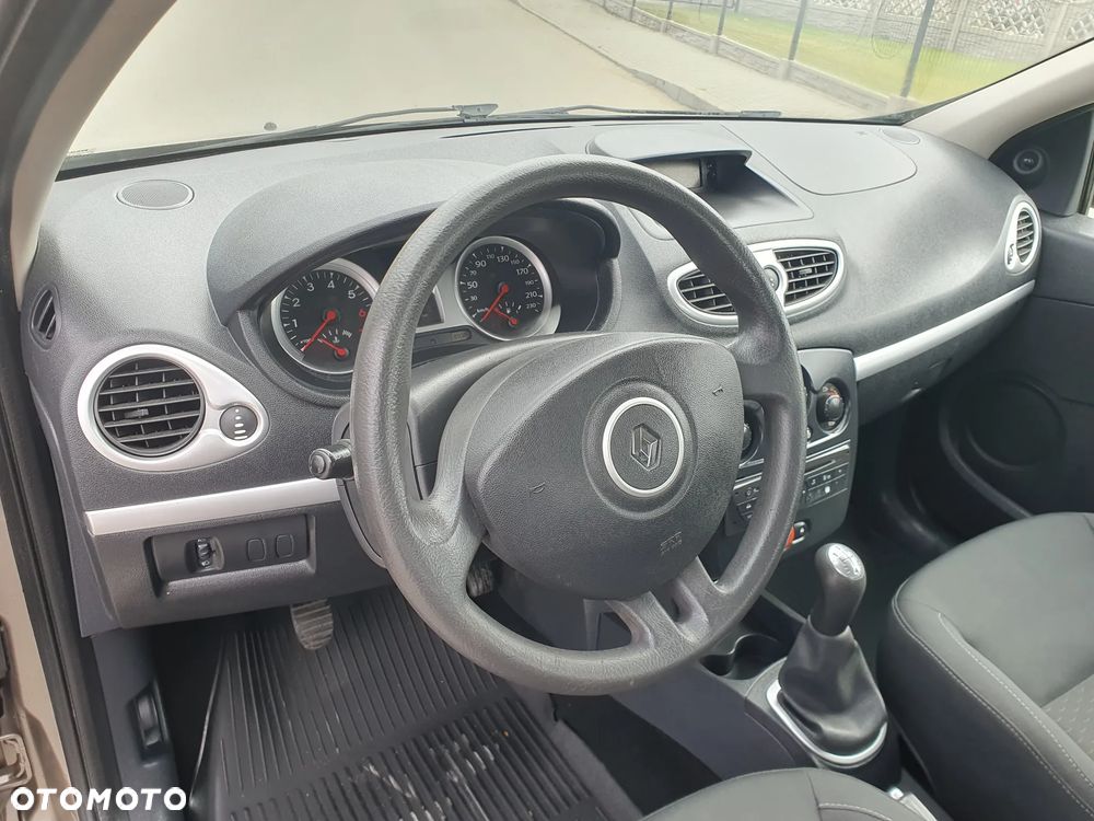 Renault Clio - 11