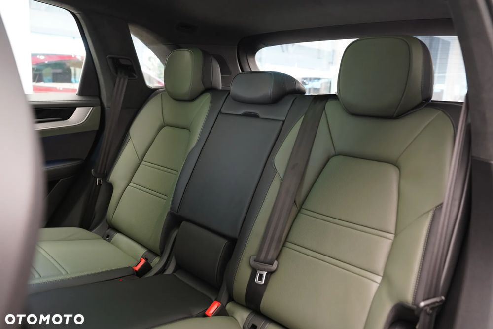 Porsche Cayenne Turbo E-Hybrid PHEV - 13