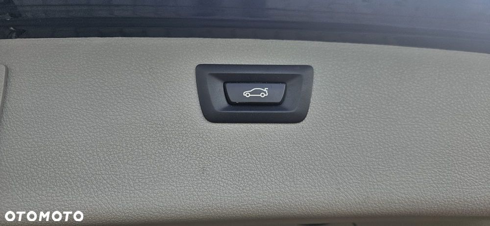 BMW Seria 3 320d xDrive - 14
