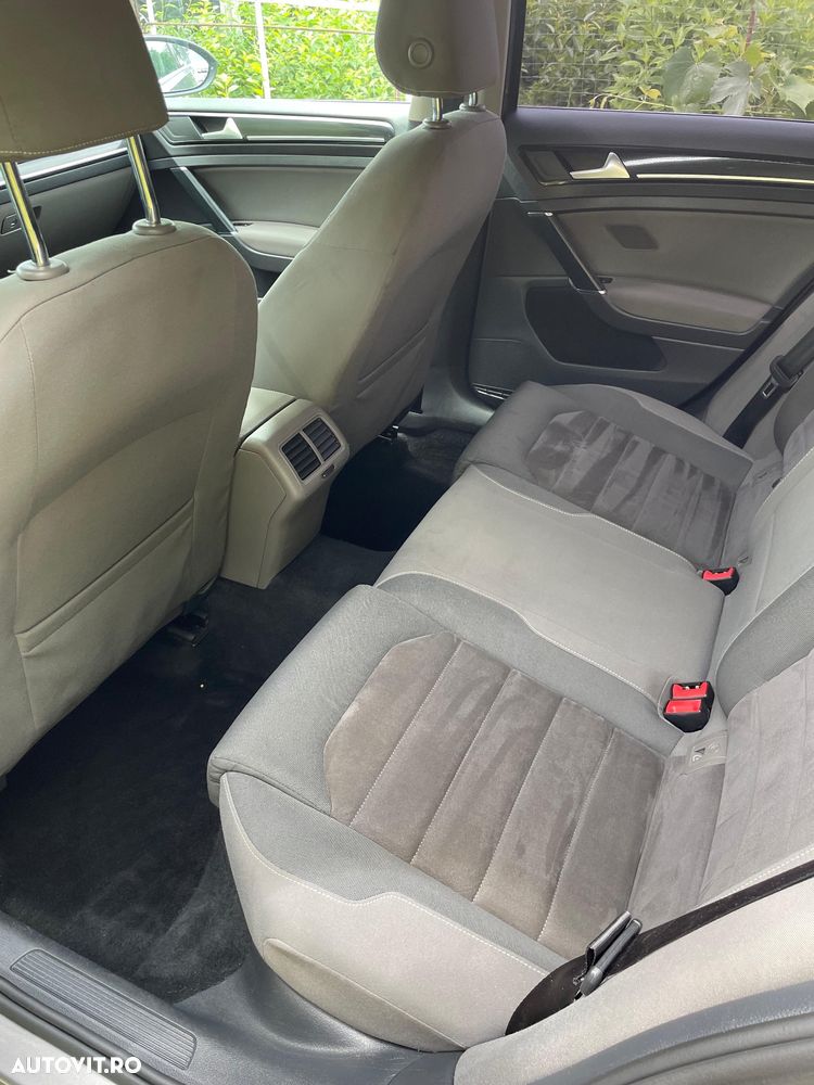 Volkswagen Golf - 11