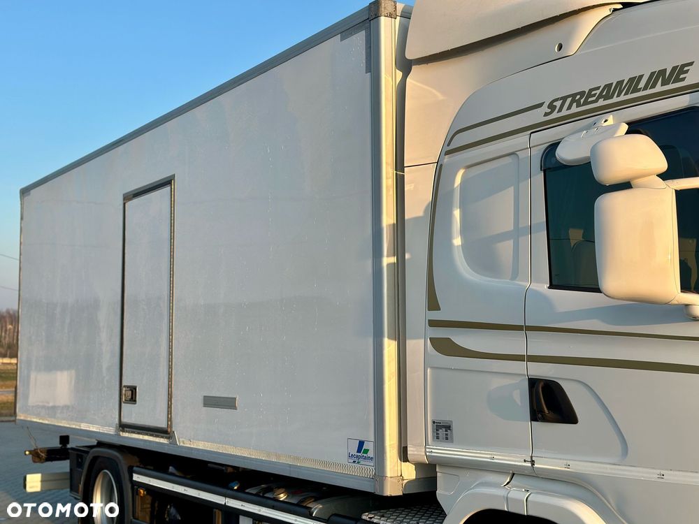 Scania G360 / IZOTERMA / 6.8 M DŁUGOŚCI / AUTOMAT / CAŁA NA PODUSZKACH / KLIMA POSTOJOWA / ELEKTRYCZNA ROLETA TYŁ / SYPIALKA - 16