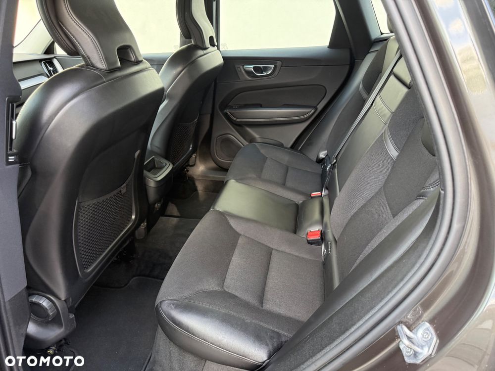Volvo XC 60 D4 SCR Momentum - 21