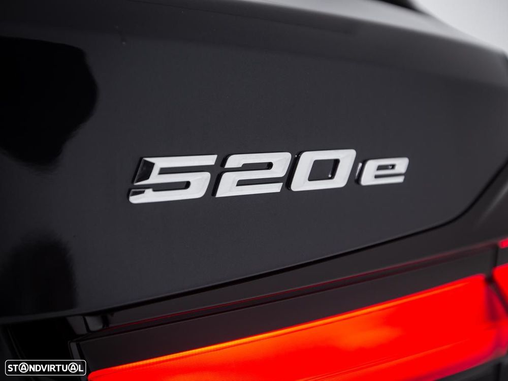 BMW 520 e Pack M - 17