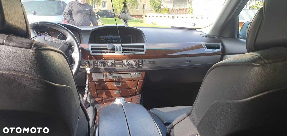 BMW Seria 7 740i L - 11