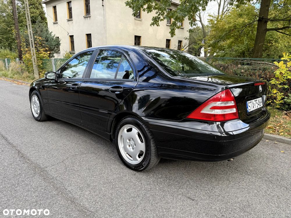 Mercedes-Benz C-Class 2006 photo 3