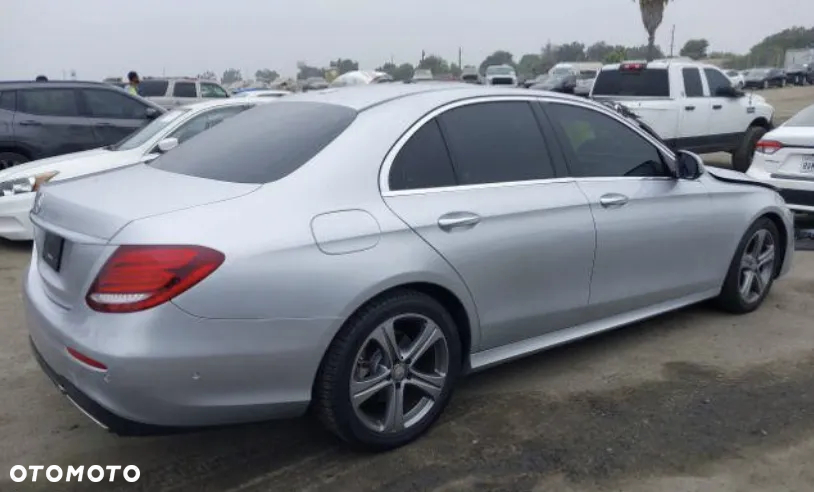 Mercedes-Benz Klasa E 300 9G-TRONIC Avantgarde - 40