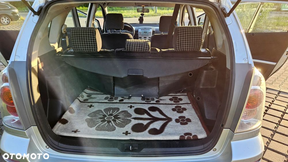 Toyota Corolla Verso - 14