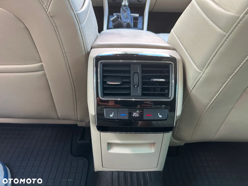 Skoda Superb 2.0 TDI 4x4 L&K DSG - 19