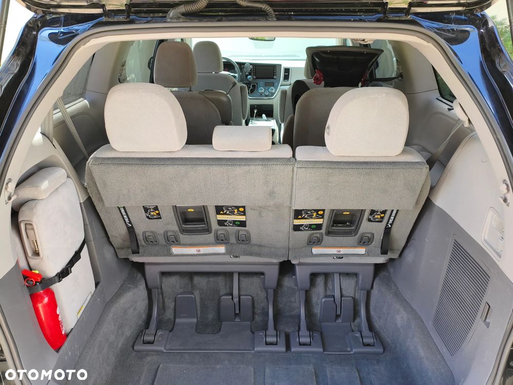 Toyota Sienna 3.5 V6 - 18