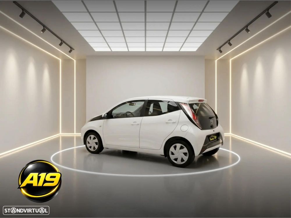 Toyota Aygo 1.0 X-Clusiv - 4