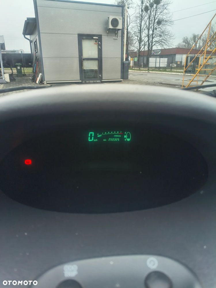 Toyota Yaris 1.0 Base - 2