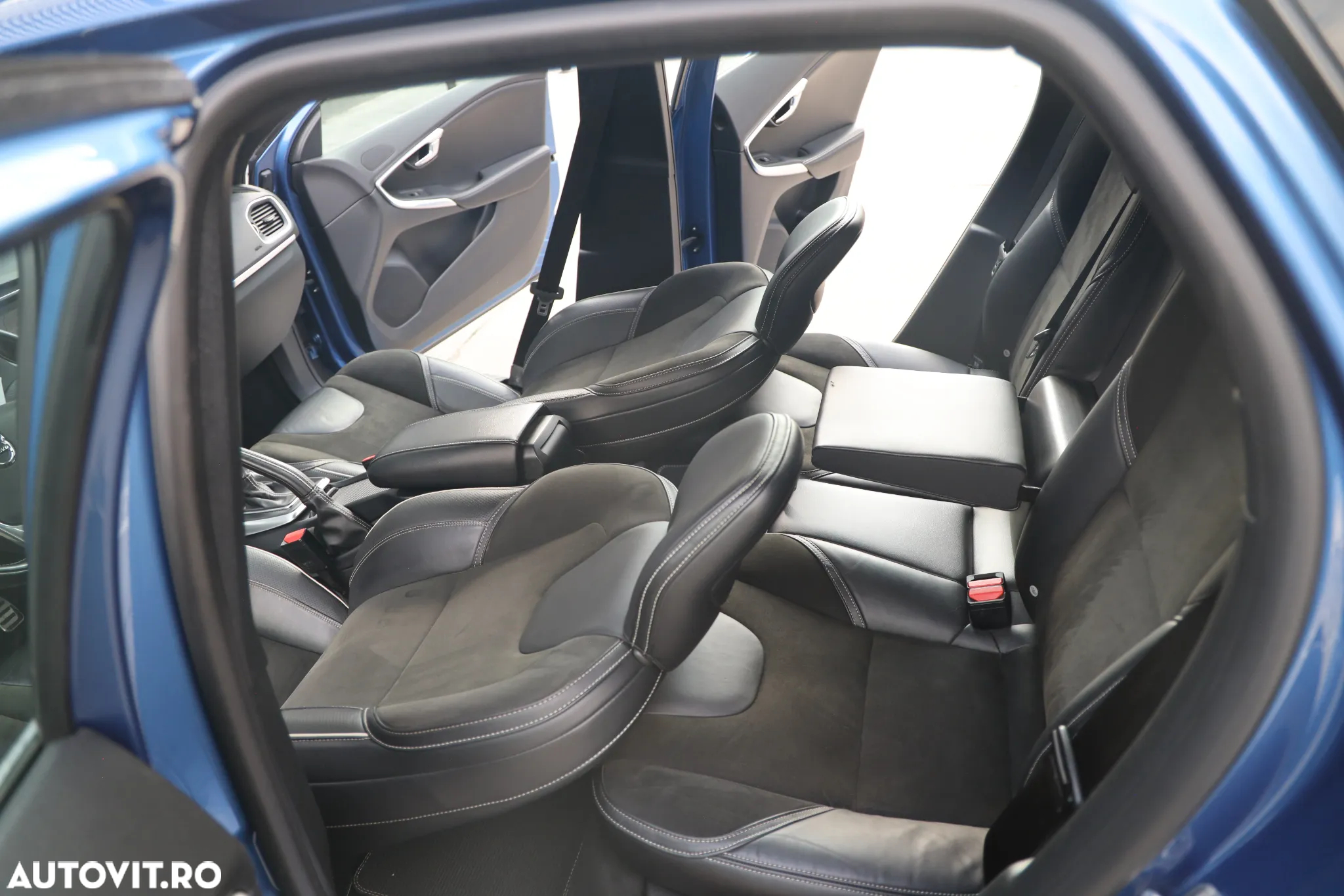 Volvo V40 D3 Geartronic RDesign - 21